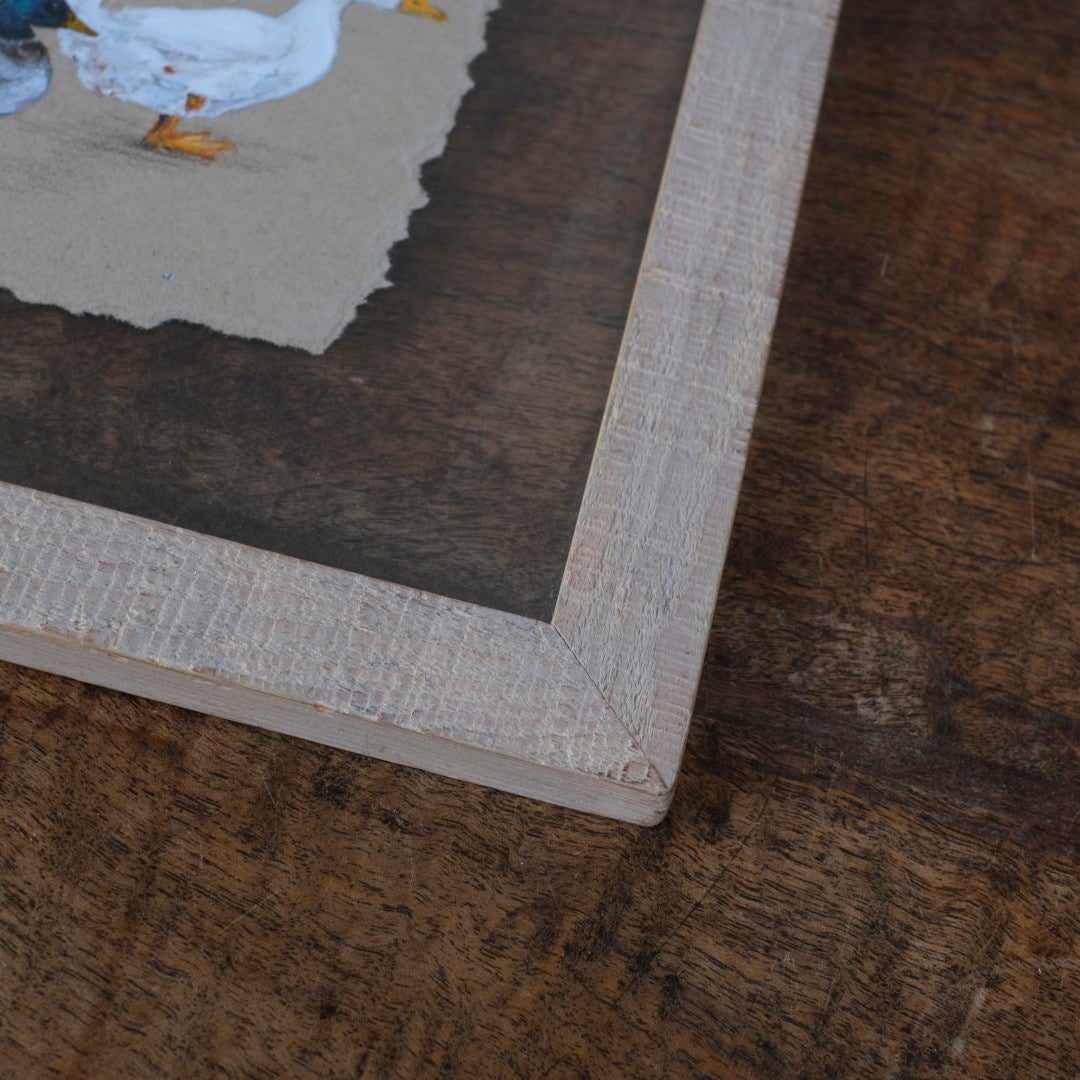 イギリス手描き鳥の絵 木製フレームの角のクローズアップ 素材感の確認写真