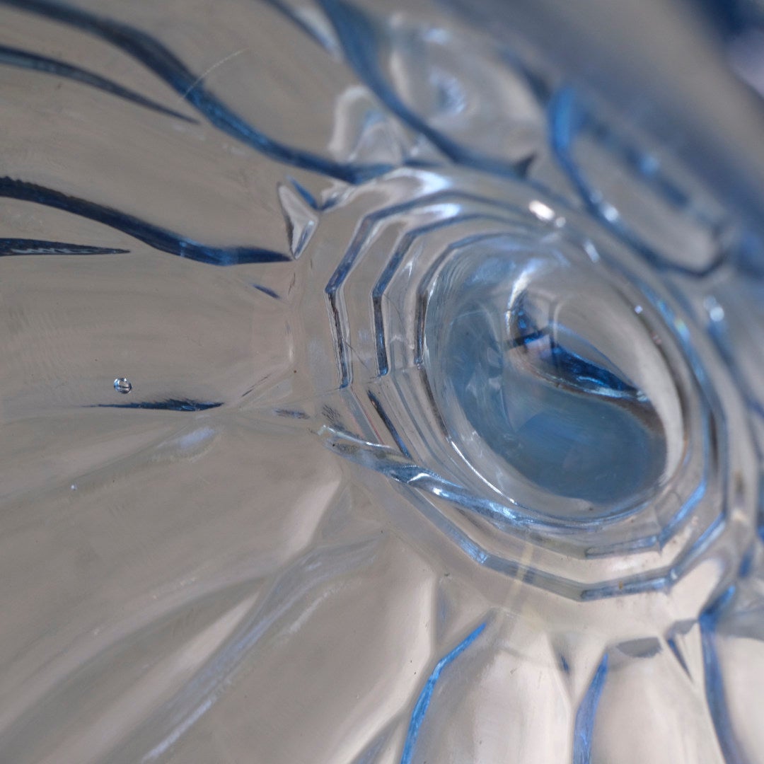 アンティーク ブルーガラス高台ボウル・内側クローズアップ・リブ模様と台座部分の接合ディテール