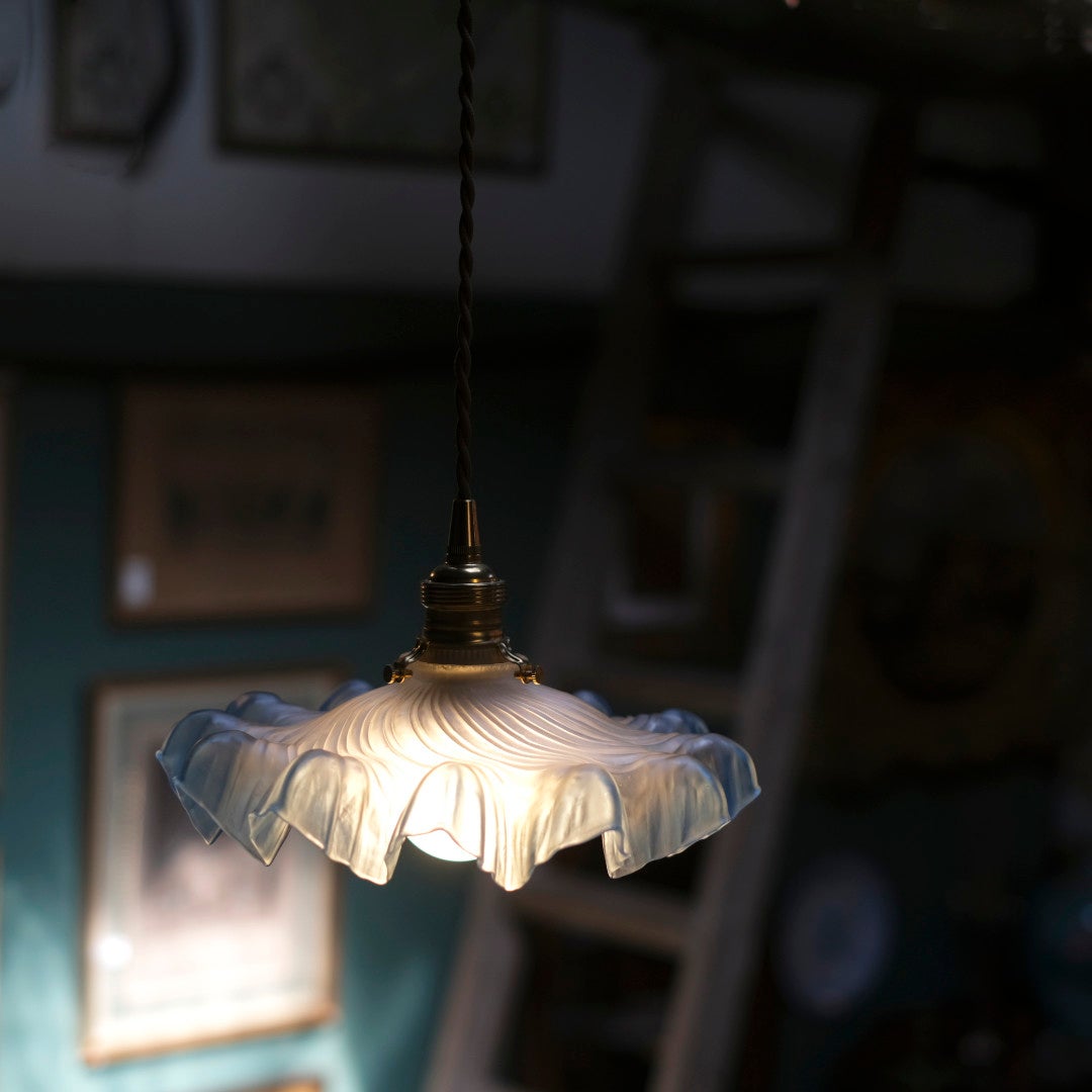 オパールガラス フリルランプシェード ペンダントライト ブルーエッジ フランス