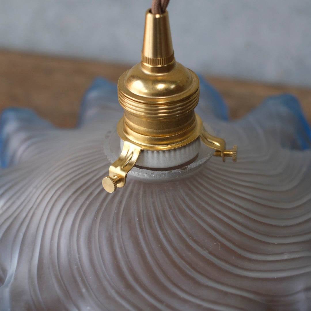 オパールガラス フリルランプシェード ペンダントライト ブルーエッジ フランス