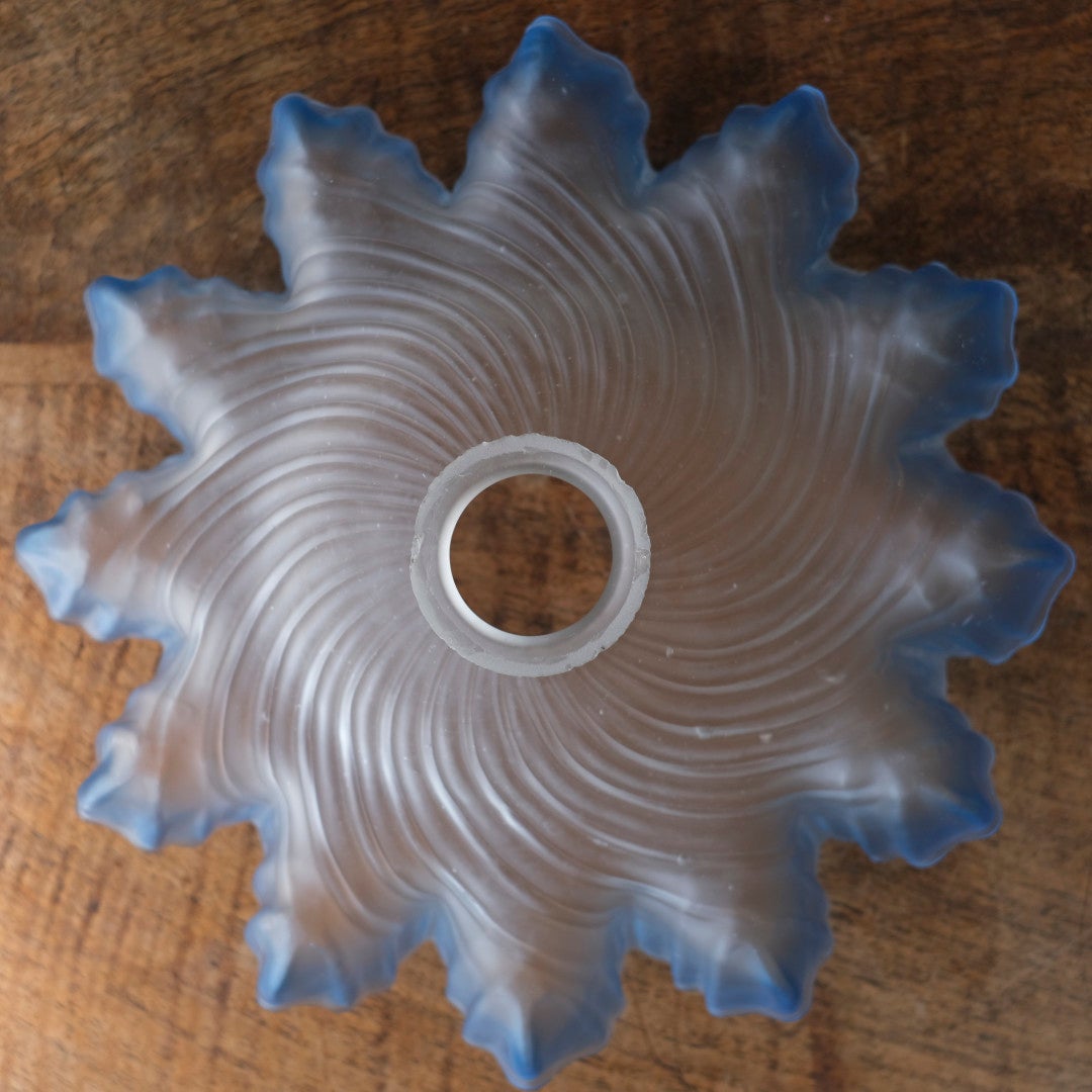 オパールガラス フリルランプシェード ペンダントライト ブルーエッジ フランス