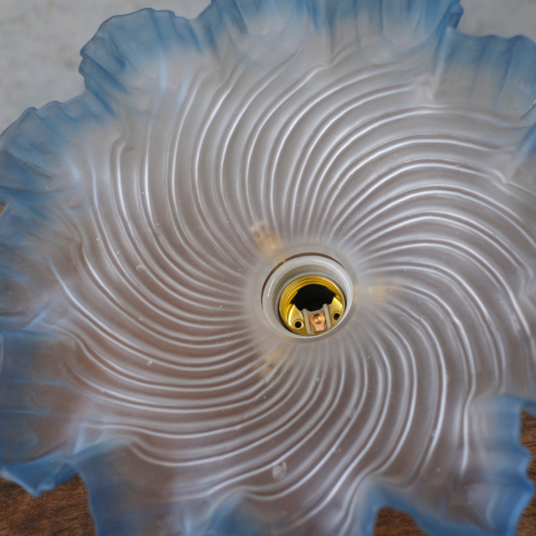 オパールガラス フリルランプシェード ペンダントライト ブルーエッジ フランス