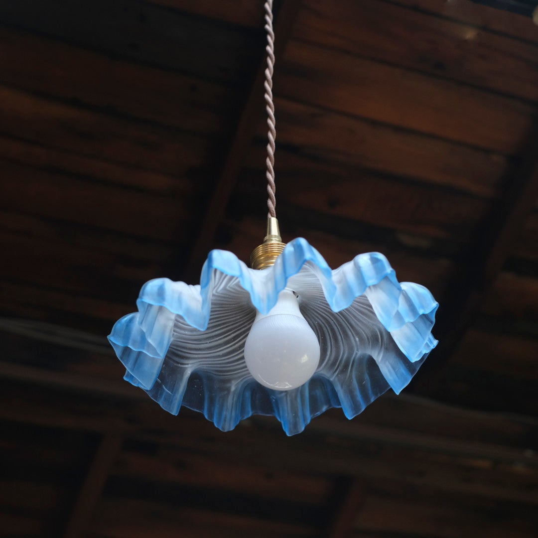 オパールガラス フリルランプシェード ペンダントライト ブルーエッジ フランス