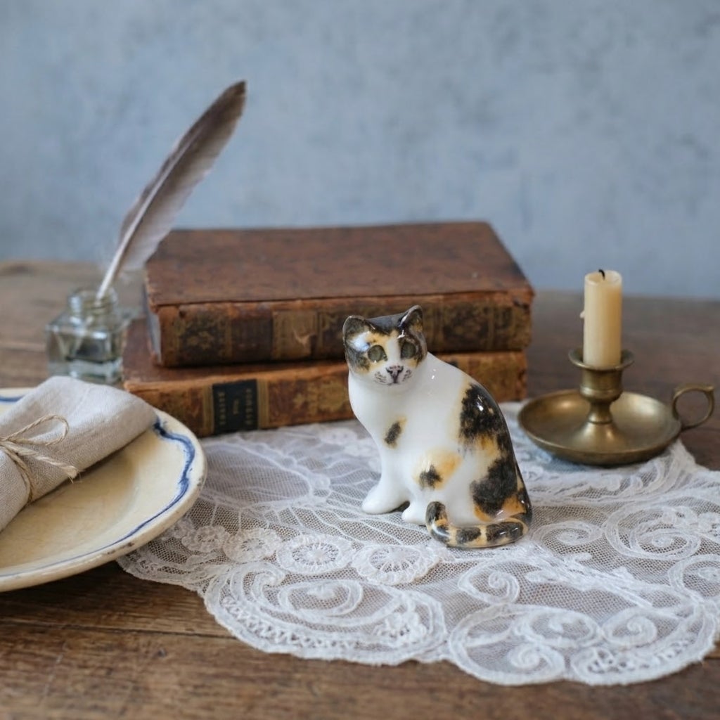 猫置物　ケンジントンキャット ウィンスタンレイキャット ケンジントンキャット キジ白猫 陶器