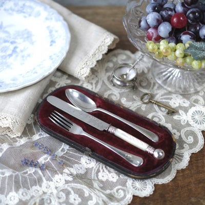 アンティーク シルバープレート マザーオブパール ヴィクトリアン クリスニングカトラリーセット ケース付き イギリス