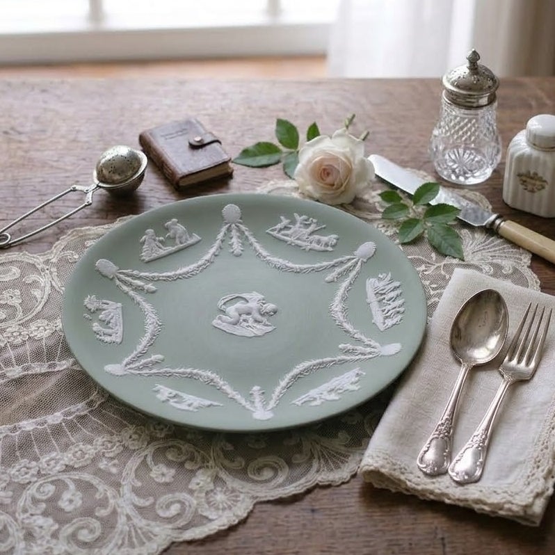 ヴィンテージ WEDGWOOD ウェッジウッド ジャスパー セージグリーン 飾り皿 キューピッド ガーランド イギリス1